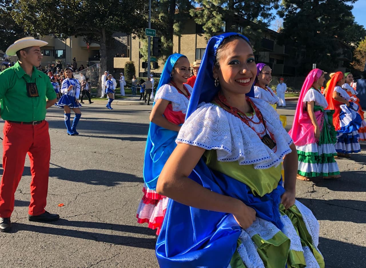 La banda El Salvador: Grande Como Su Gente que llegó desde el El Salvador para ofrecer un toque de alegría y presentar la belleza de su cultura.