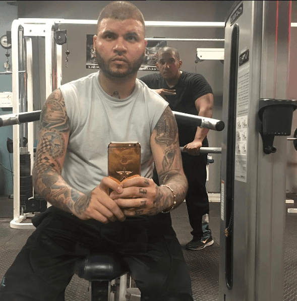 Farruko quien ahora está concentrado en el trabajo de su nueva producción, también sabe cómo combinar el tiempo para hacer sus rutinas de ejercicio de manera puntual.