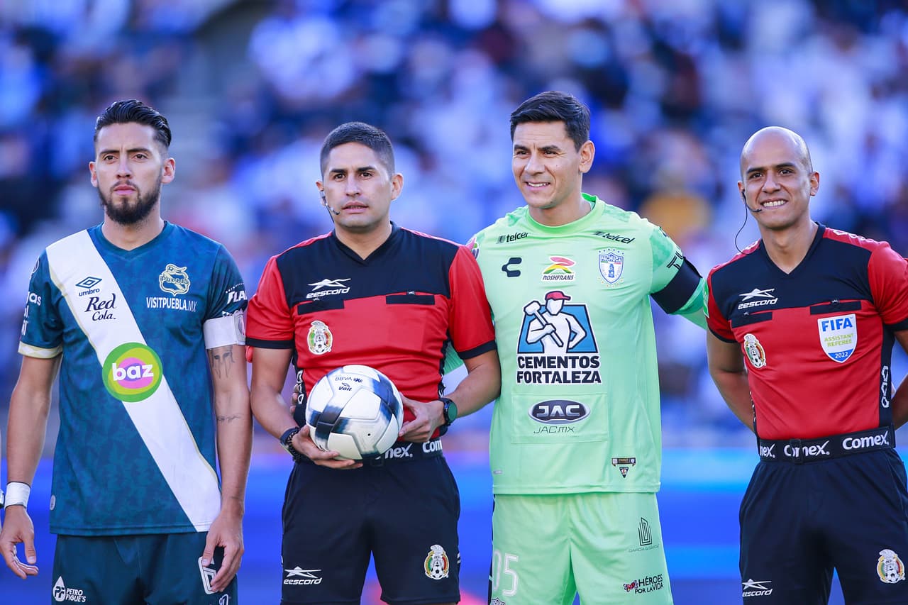 Pachuca derrotó a Puebla en casa en la Jornada 15 de Liga MX, pese a la expulsión de Óscar Murillo, para adueñarse de la cima del torneo y posiblemente llegar a la Liguilla como el superlíder.