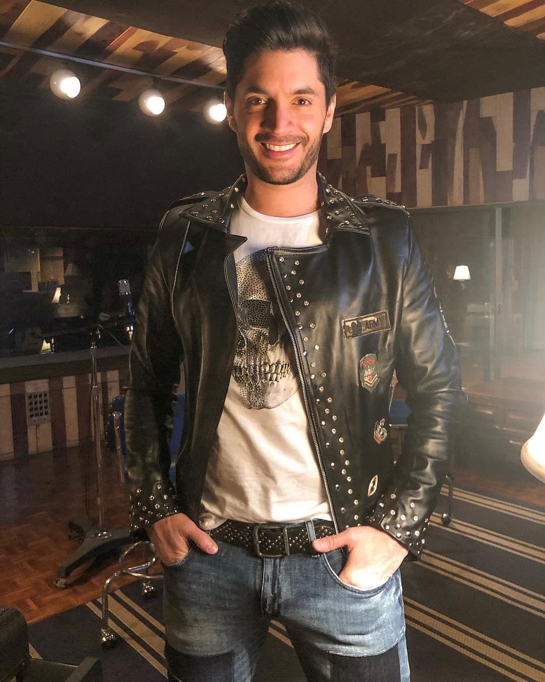 Mientras tanto, Elbittar continúa con la 
<b><a href="https://www.univision.com/famosos/sebastian-rulli-y-angelique-boyer-al-fin-encontraron-un-lugar-en-el-que-pueden-estar-solos-video" target="_blank">promoción de El Dragón</a></b>, en donde comparte créditos con Sebastián Rulli y Renata Notni.