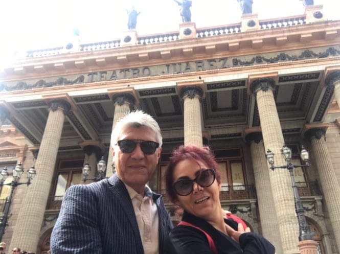 El director técnico también publicó emotivos mensajes para su esposa: "Sin duda que la vamos a extrañar, era una mujer extraordinaria... lamentablemente se fue mi guía", compartió.