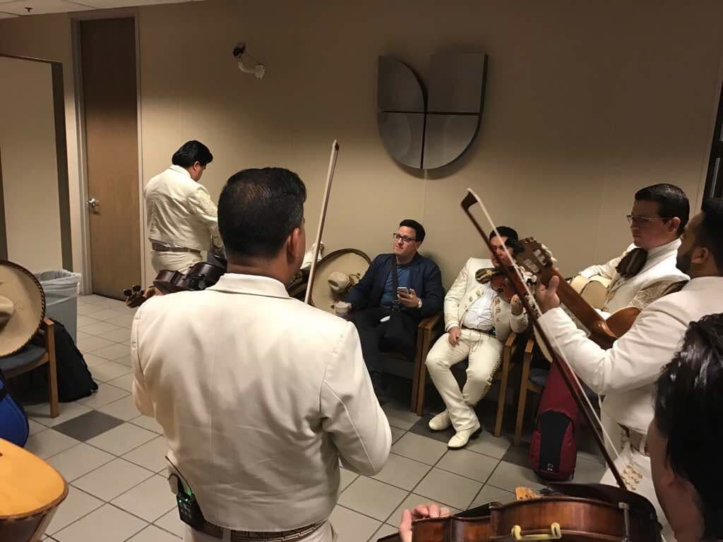 Todo estaba listo para la fiesta, el mariachi no podía faltar en esta fiesta tan especial.