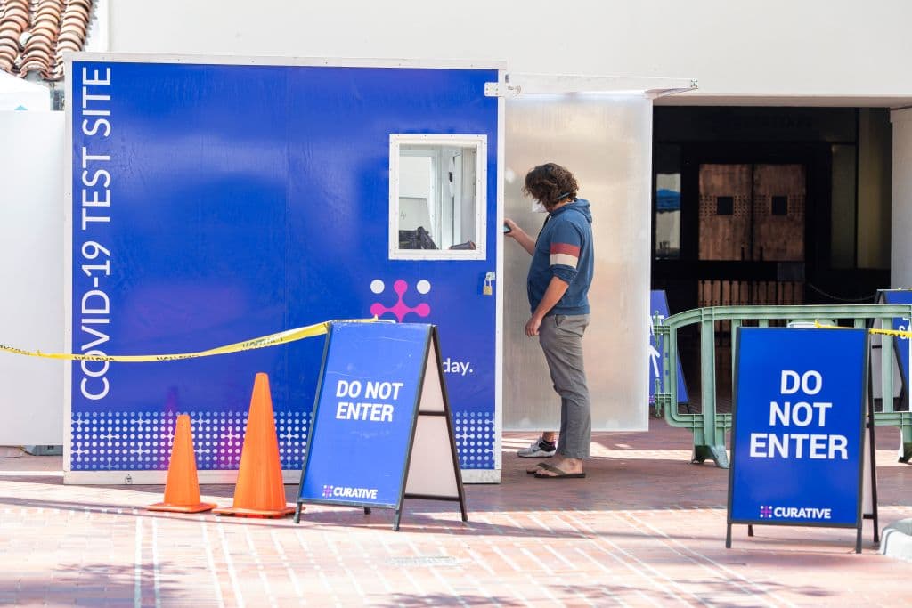 <b>La pandemia omnipresente.</b> Aunque los productores han prometido diversión, lo cierto es que la huella del coronavirus está en todos los escenarios, incluso a las puertas de los recintos que acogerán la gran cita del cine.