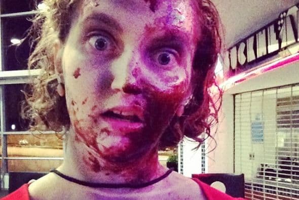 Según información de la agencia AFP para ser caracterizado como zombie el costo era de $126 dólares. (Imagen de Twitter)