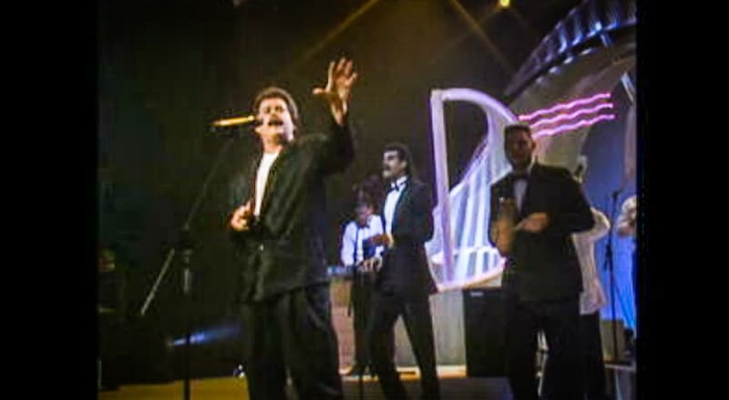 Uno de los más homenajeados fue el boricua Lalo Rodríguez. El cantante recibió el premio a Mejor Intérprete, Mejor Albúm (Un Nuevo Despertar) y Mejor Canción en la categoría Tropical/Salsa ('Ven, devórame otra vez'), la cual que cantó esa noche.