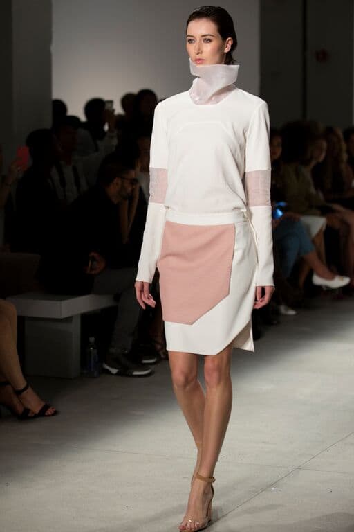 Lo mejor de dicha tendencia es la versatilidad ilimitada que proporciona. Diseñador Karigam. NYFW, Spring/Summer 2016 - 11/09/2015