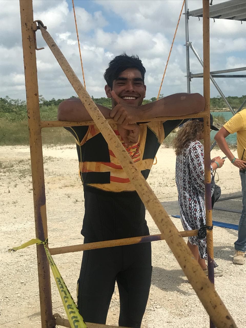 Con su sonrisa y sencillez se gana el cariño de sus compañeros y el público cada día.