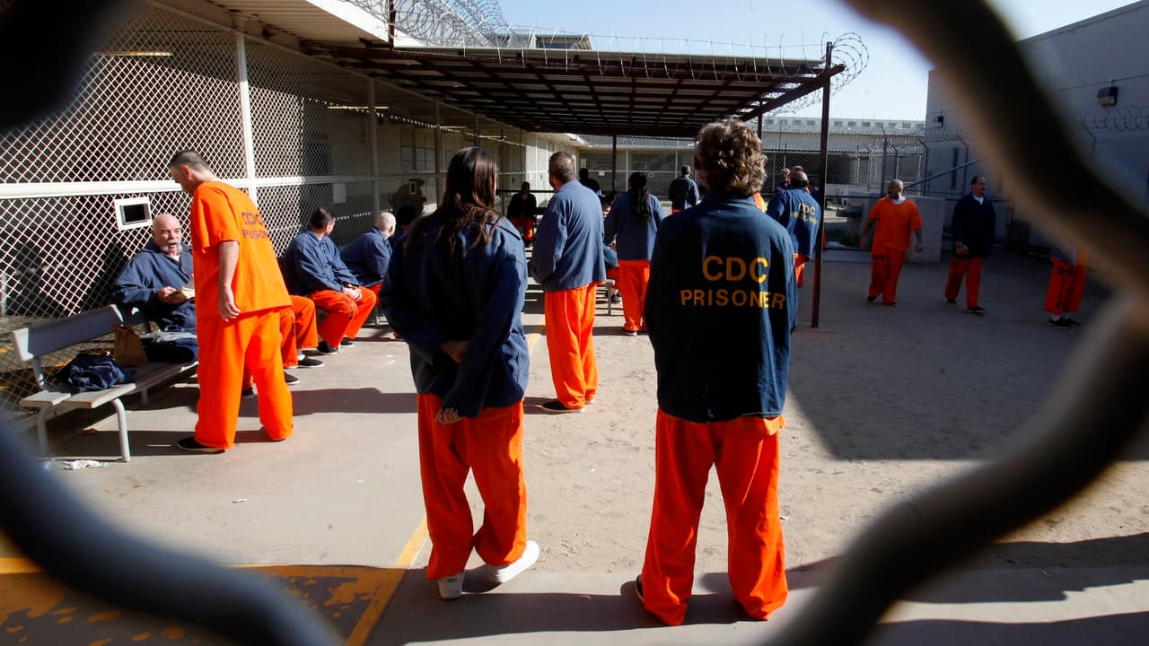 Eliminación de los trabajos forzados para personas encarceladas divide votantes en California