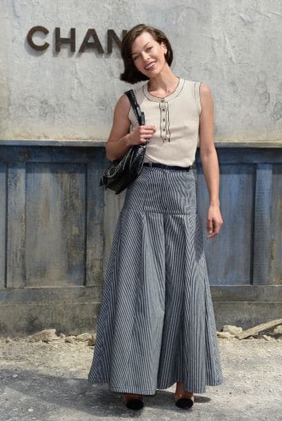 Símil falda. Con un aire romántico y alejado del look tomboy, los modelos más holgados y en telas etéreas te permiten probar la tendencia alejándote de lo masculino.