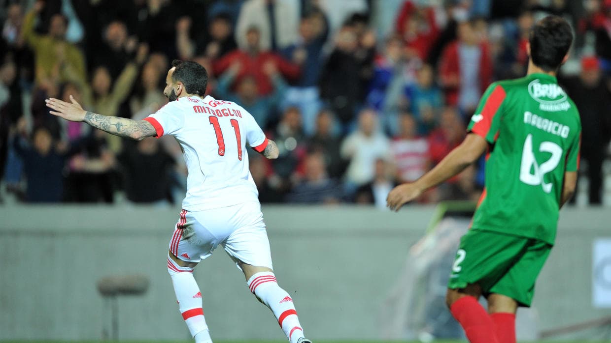Benfica vence al Marítimo y recupera liderato de Portugal a falta de una fecha
