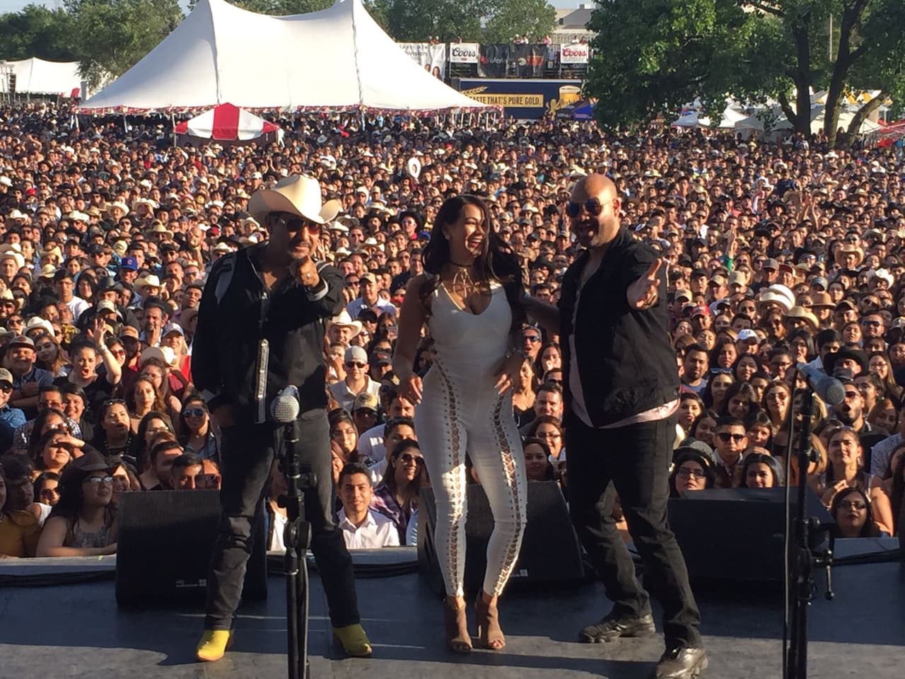 Para Raúl 'El Pelón', Carla Medrano y El Feo será muy difícil borrar de sus mentes lo vivido en la ciudad de los vientos después de este gran evento al lado de La Arrolladora Banda El Limón, Gerardo Ortiz, Calibre 50 y más.