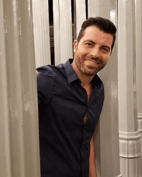 Comenzó en la conducción en España en importantes canales como Telecinco, Antena 3 y TVe.