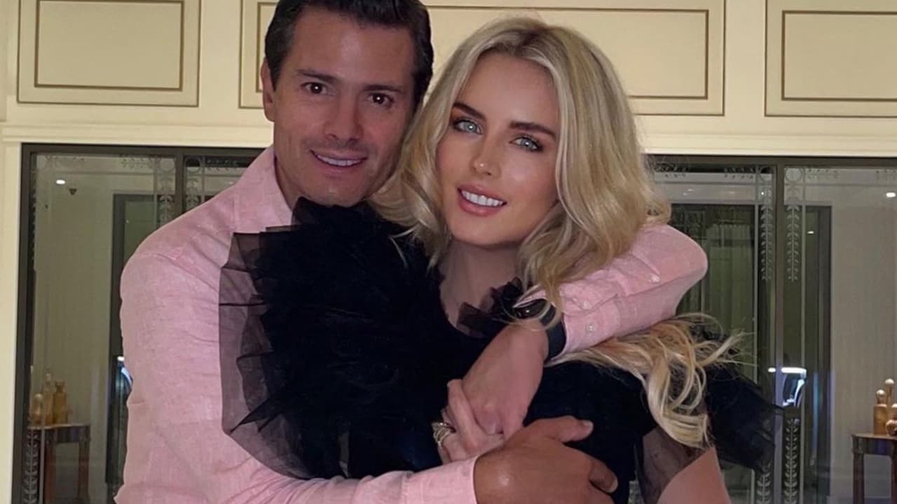 Mientras se conoce escándalo de espionaje a opositores durante el gobierno de Peña Nieto, su novia celebra otro año juntos