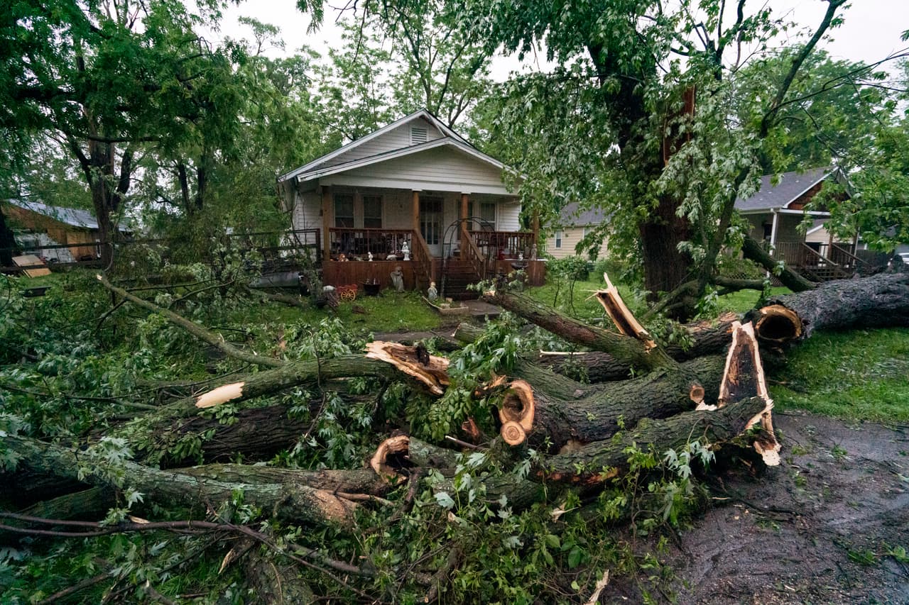 Limpie, lo antes posible, los derrames de medicamentos, líquidos inflamables y cualquier otro material potencialmente peligroso.