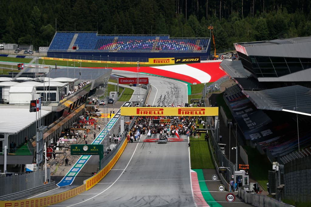 Así quedaron los primeros diez: Hamilton, Bottas, Verstappen, Albon, Norris, Pérez, Stroll, Ricciardo, Sainz y Kvyat. La siguiente fecha se correrá el Gran Premio de Hungría.