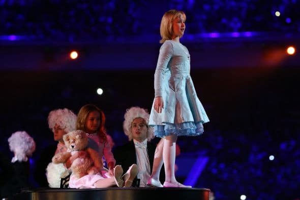 Una vez más, como en la apertura de los Juegos, fue la niña Liuba la protagonista y guía del espectáculo.