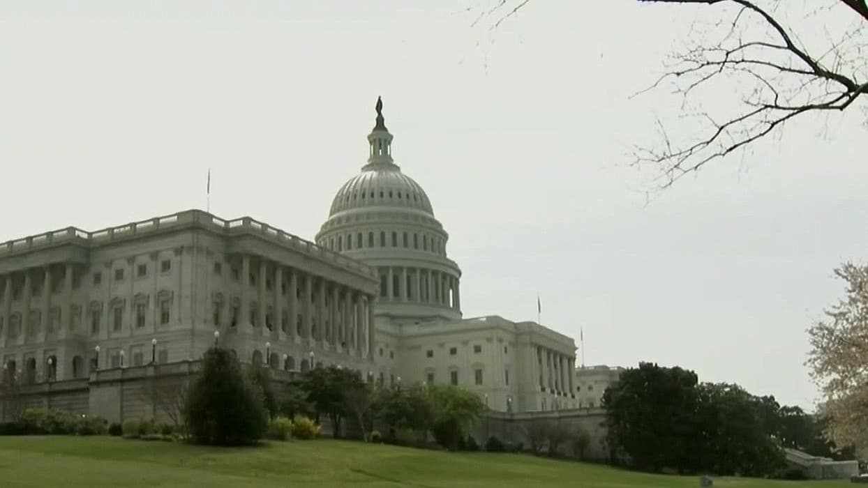 Impasse en Washington: Demócratas exigen cámaras y rendición de cuentas a ICE para reabrir el DHS