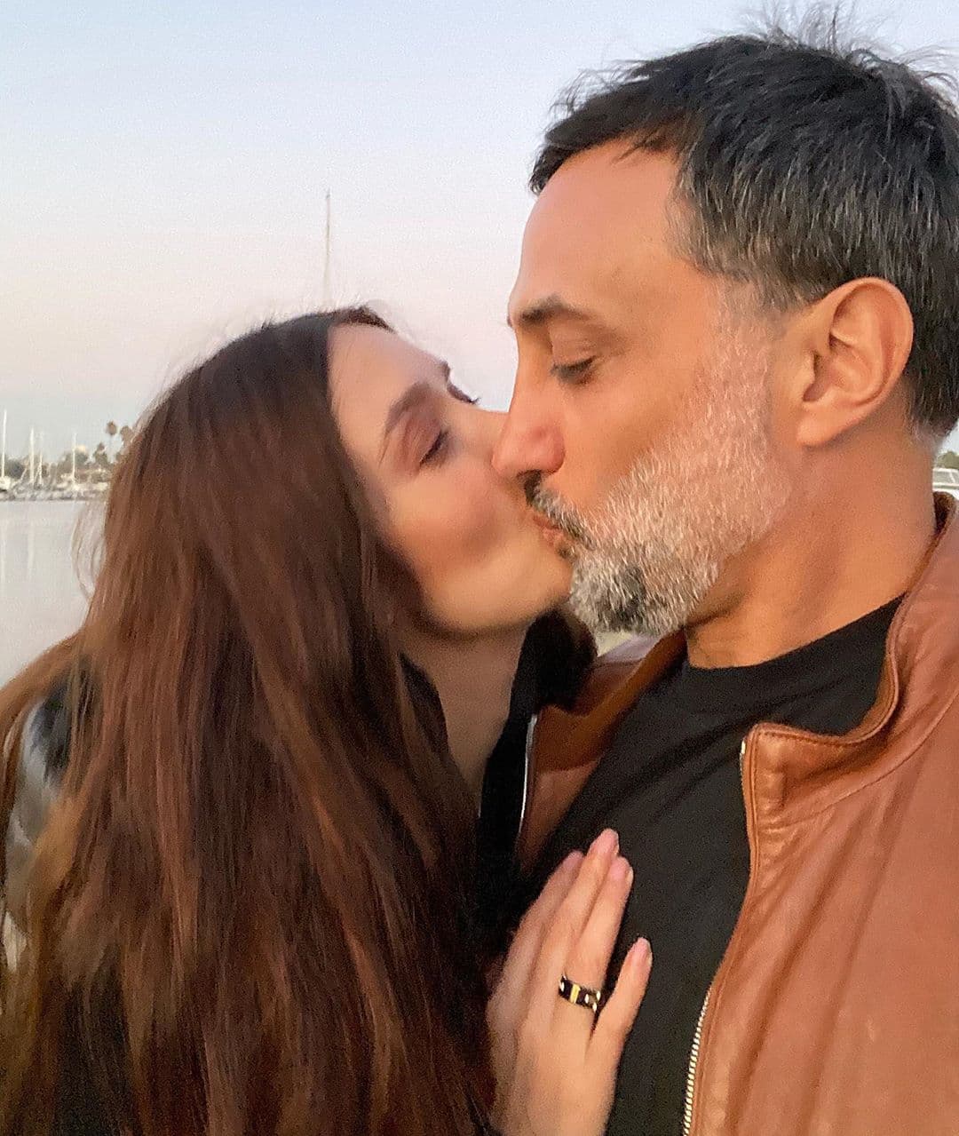 El pasado 12 de octubre, Marlene Favela 
<b><a href="https://www.univision.com/famosos/marlene-favela-da-luz-a-su-primera-hija-fotos">dio a luz</a></b> a su primera hija, fruto de su relación con George Seely.