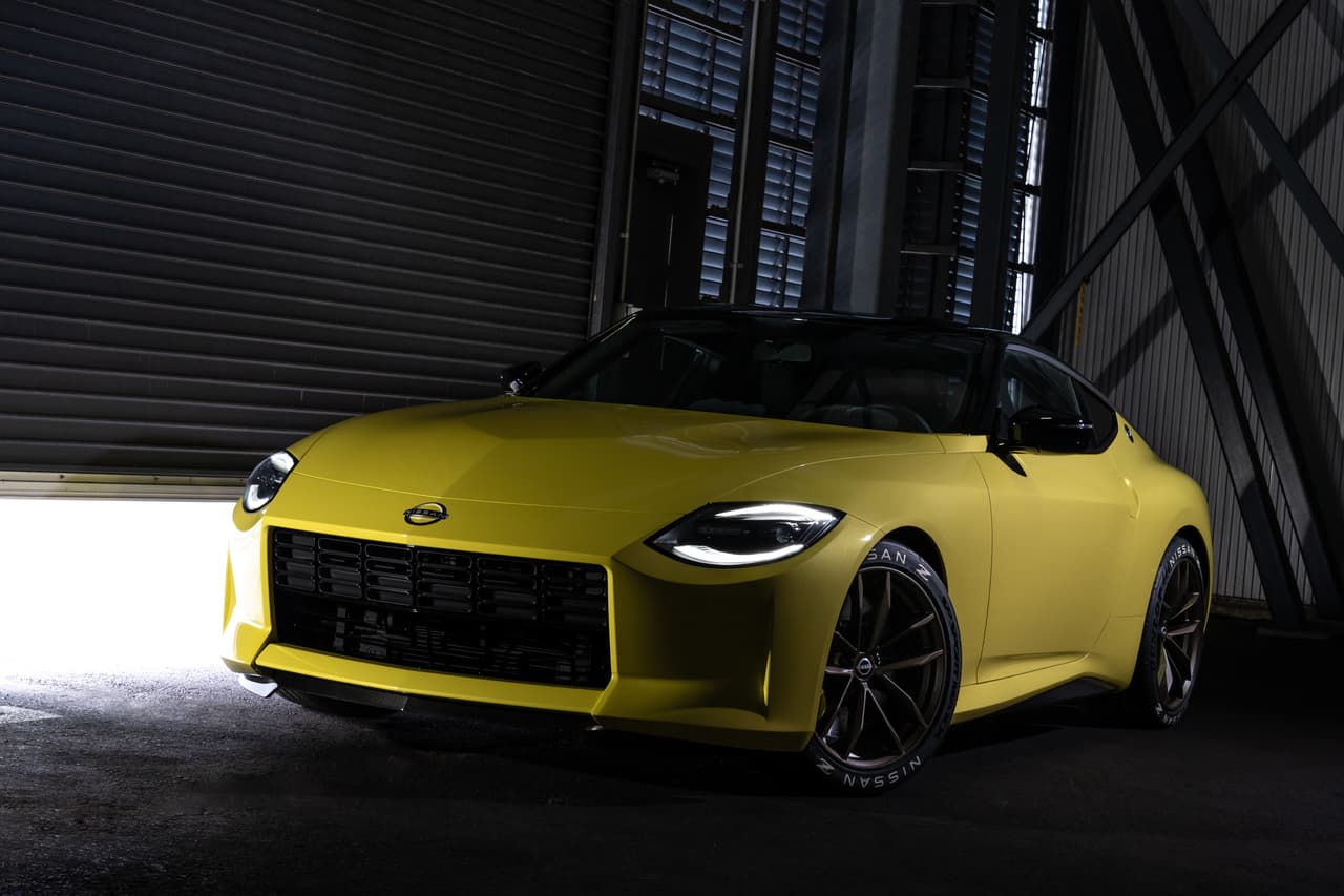 Un ejemplo claro es el color amarillo. Este rinde tributo a la primera generación 240Z y al 300ZX. Otro ejemplo es su silueta que muestra respeto al modelo original.