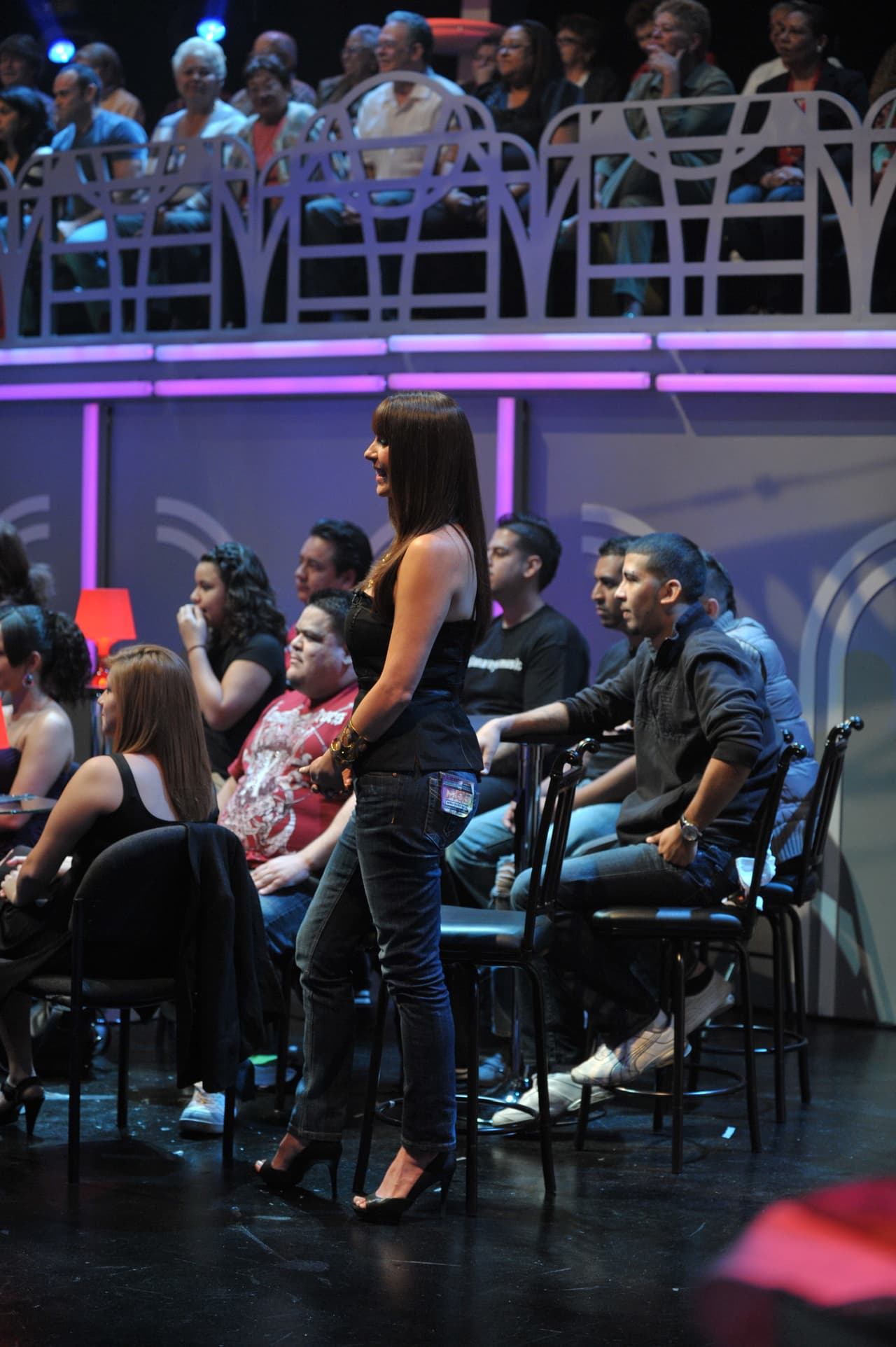 Ninette Ríos, quien entonces estaba casada con Rogelio Martínez, estuvo presente durante el baile. "Estoy muy orgullosa, felicidades mi amor, qué más te puedo decir, yo te amo para toda la vida", le dijo al cantante.