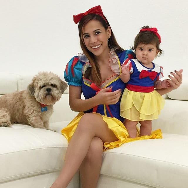 Para Halloween siempre se disfraza, y disfruta hacerlo acompañada de su bebé Julieta.