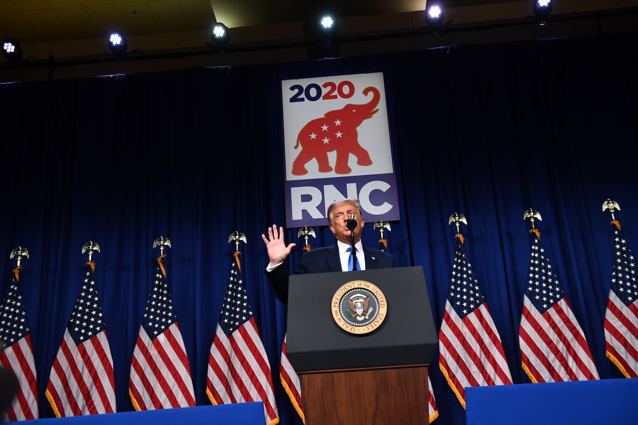 El presidente Donald Trump hizo una aparición sorpresa en el evento alrededor de las 12:30 pm, aunque antes se había descartado su visita a la Convención Republicana.