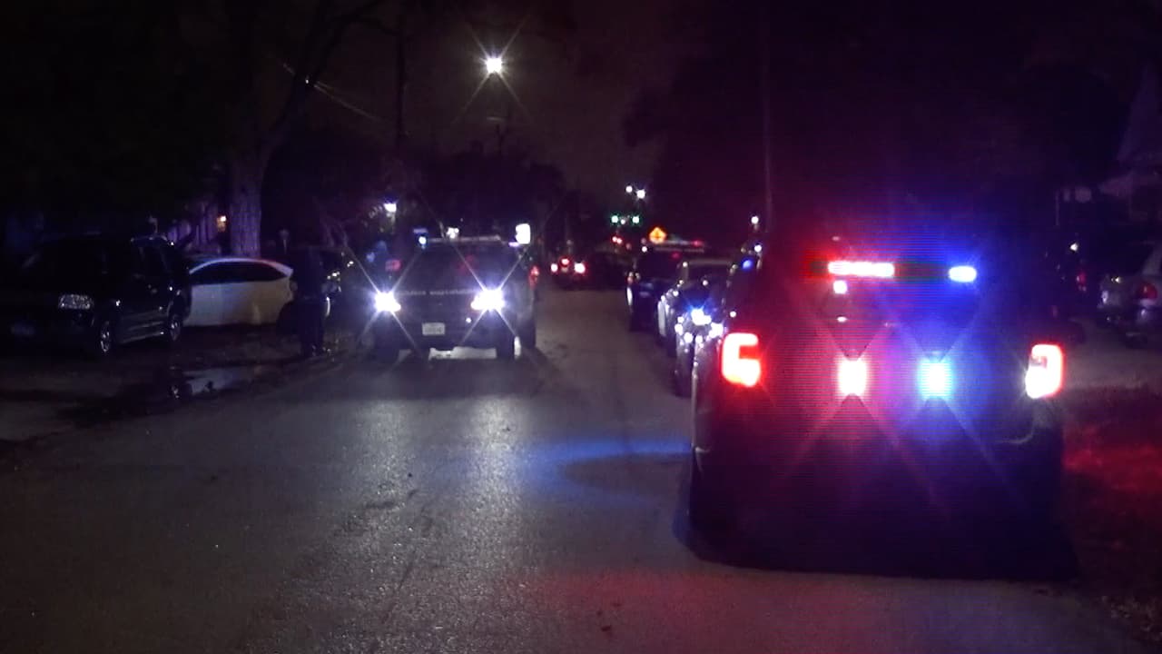 Los paramédicos trasladaron a la mujer a un hospital local donde fue sometida a una cirugía.