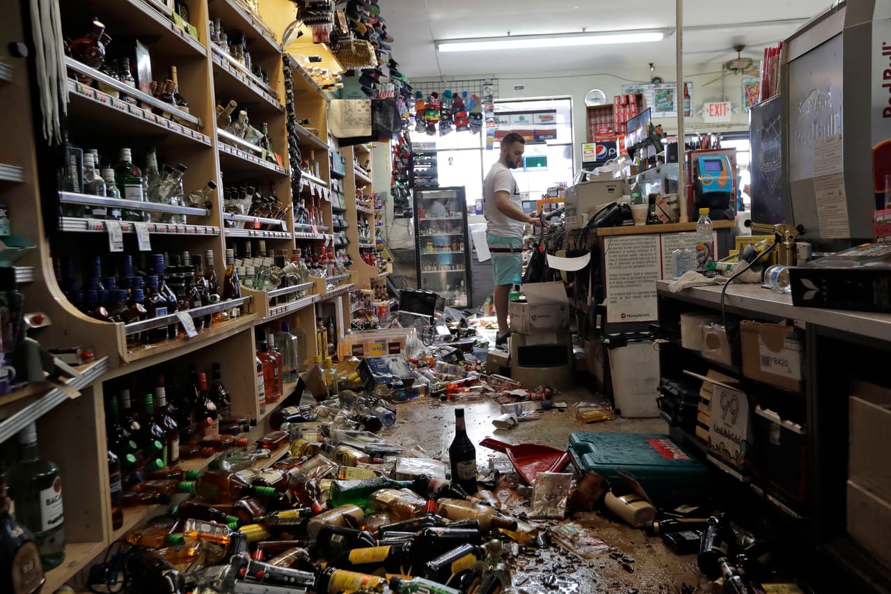 Y la escena se repite en la mayoría de supermecardos y locales comerciales de Ridgecrest y comunidades cercanas.
<br>