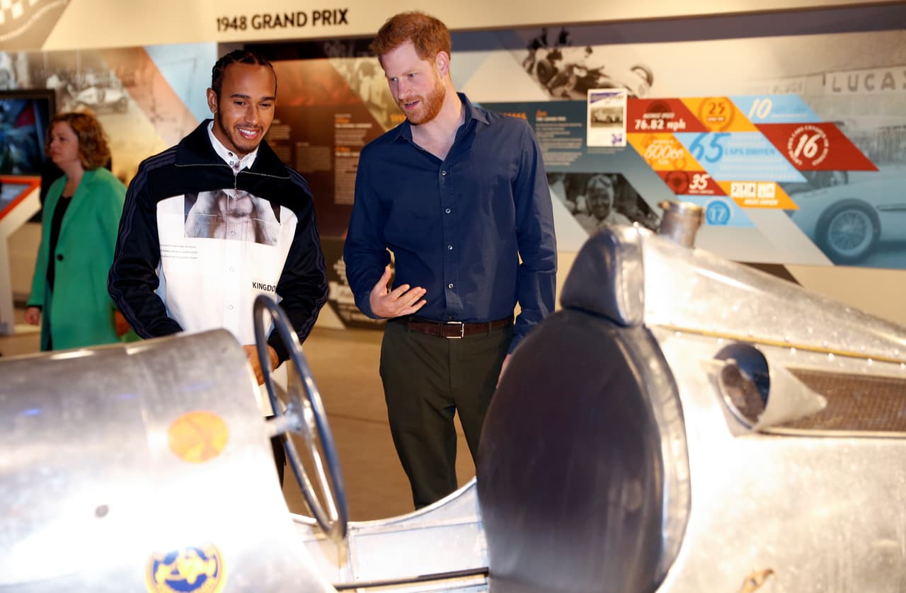 El pasado 6 de marzo, el príncipe Harry acudió a inauguración del museo 
<b><a href="https://silverstone-experience.co.uk/" target="_blank">The Silverstone Experience</a></b> en Londres, un recinto dedicado al mundo automovilístico. 
<br>
