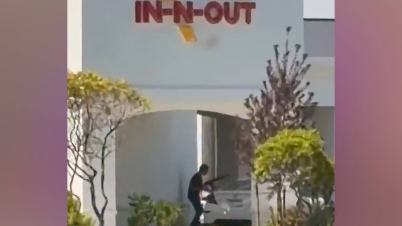 La policía confirma que un civil y un oficial fuera de servicio enfrentaron al atacante de In-N-Out en Idaho que dejó tres muertos