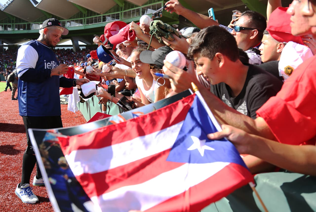 La Fundación 4 es una entidad sin fines de lucro fundada por Yadier y su esposa Wanda Torres en el año 2010 para ayudar organizaciones que apoyan causas relacionadas con la niñez en Puerto Rico. La entrada al Yadier Molina Home Run Derby & Celebrity Softball Game es libre de costo. Los portones del Estadio abrieron a la 10 am. No hubo asignación de asientos para el público general.