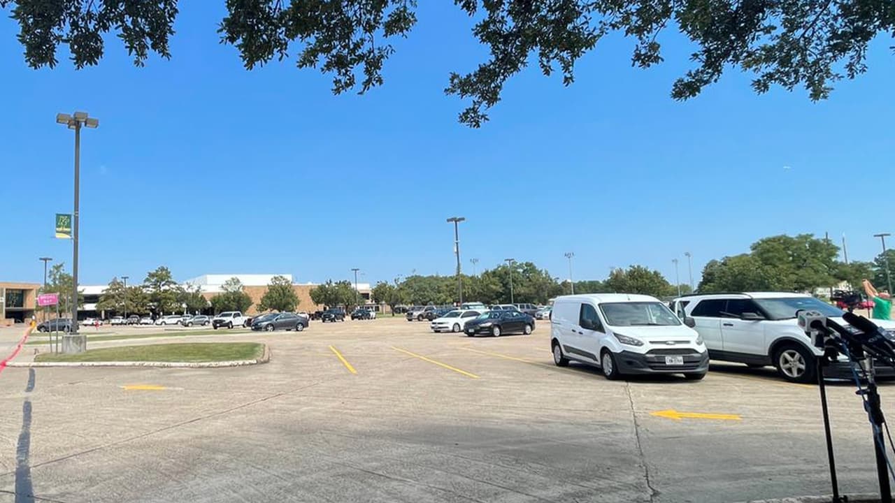 El reporte provocó una rápida movilización de las autoridades que más tarde dieron a conocer que un estudiante de la preparatoria había sido detenido y podría enfrentar cargos de amenaza terrorista.