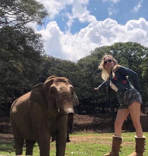 Michelle Vieth se escapó a un parque temático, ubicado en el Estado de México, junto a sus dos hijos menores.