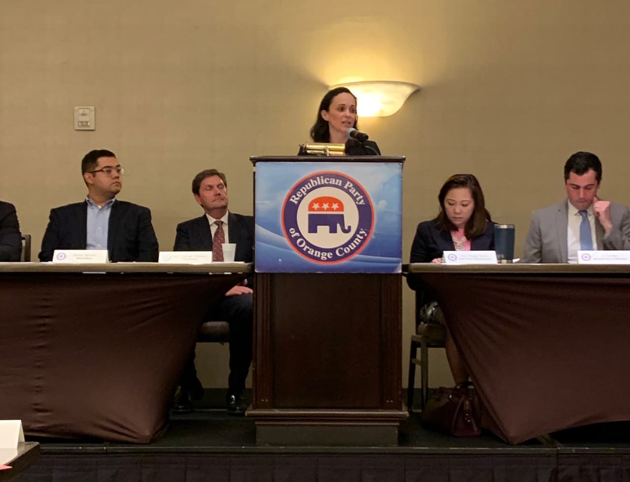 Patterson, durante una reunión con políticos republicanos en el condado de Orange.