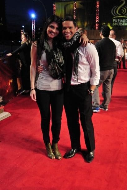 Todos quieren estar a su lado.