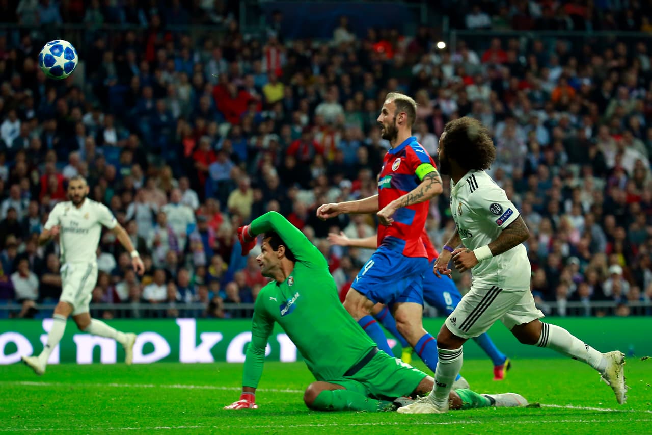 Ya en la segunda mitad Marcelo apareció con esta definición por encima del portero del Viktoria para poner el 2-0.