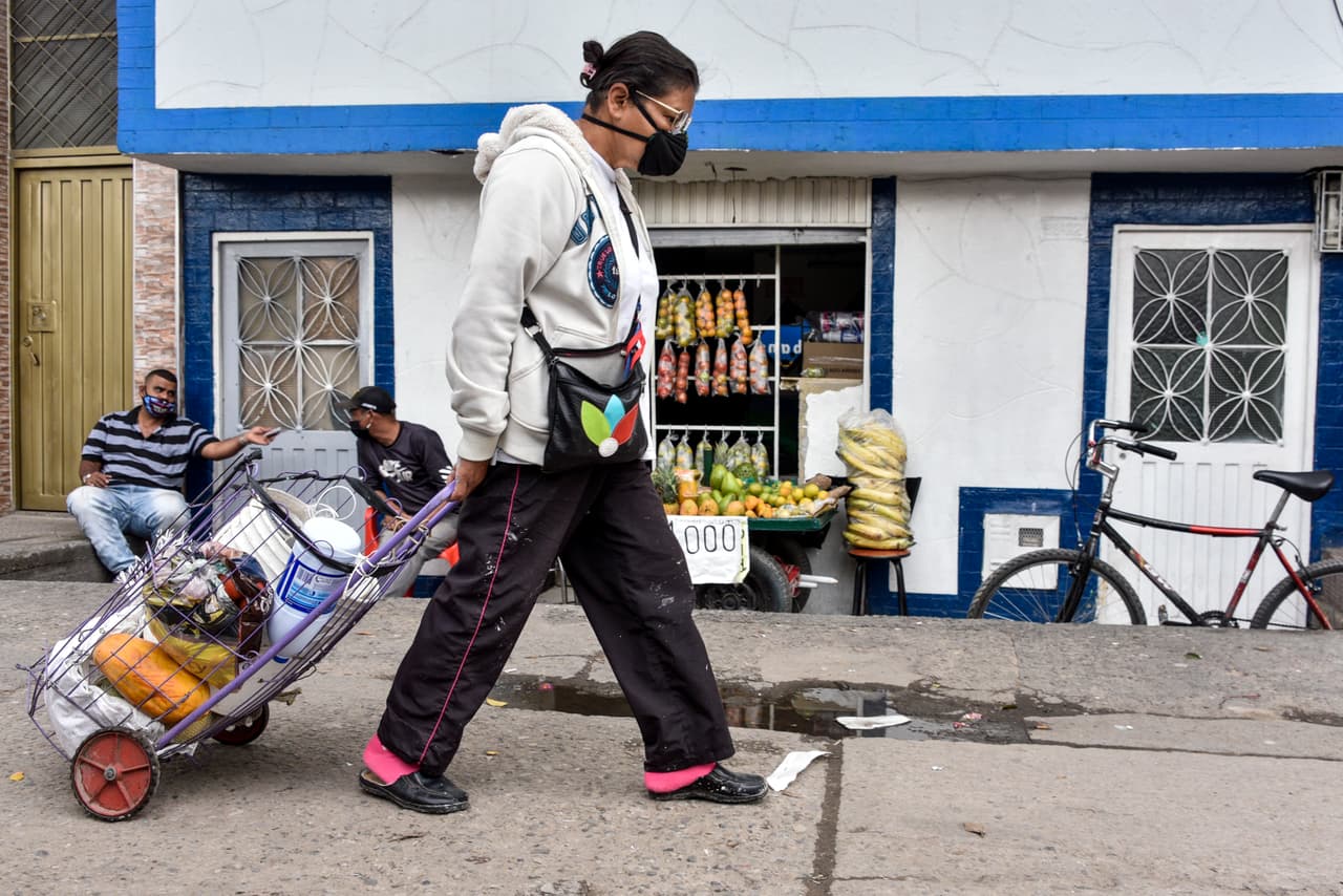 También brinda alivio directo a californianos de bajos ingresos inscritos en el programa CalWORKS y beneficiarios de SSI/SSP y Programa de Asistencia en Efectivo para Inmigrantes (CAPI). 
<b>Recibirán una subvención única de $600 por hogar.</b>
