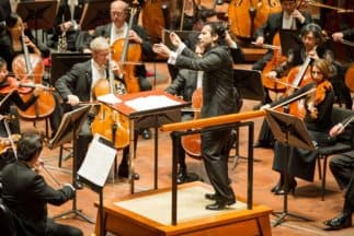 El primer director de música hispano de la Sinfónica de Houston, Andrés Orozco Estrada. (Imagen de Wilson Parish).