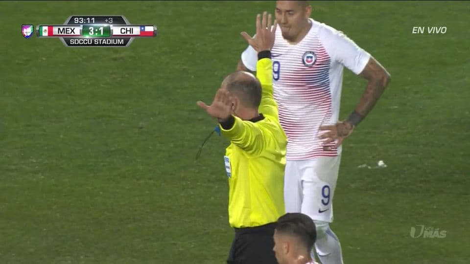 Se acabó el juego. El árbitro dio el silbatazo final.