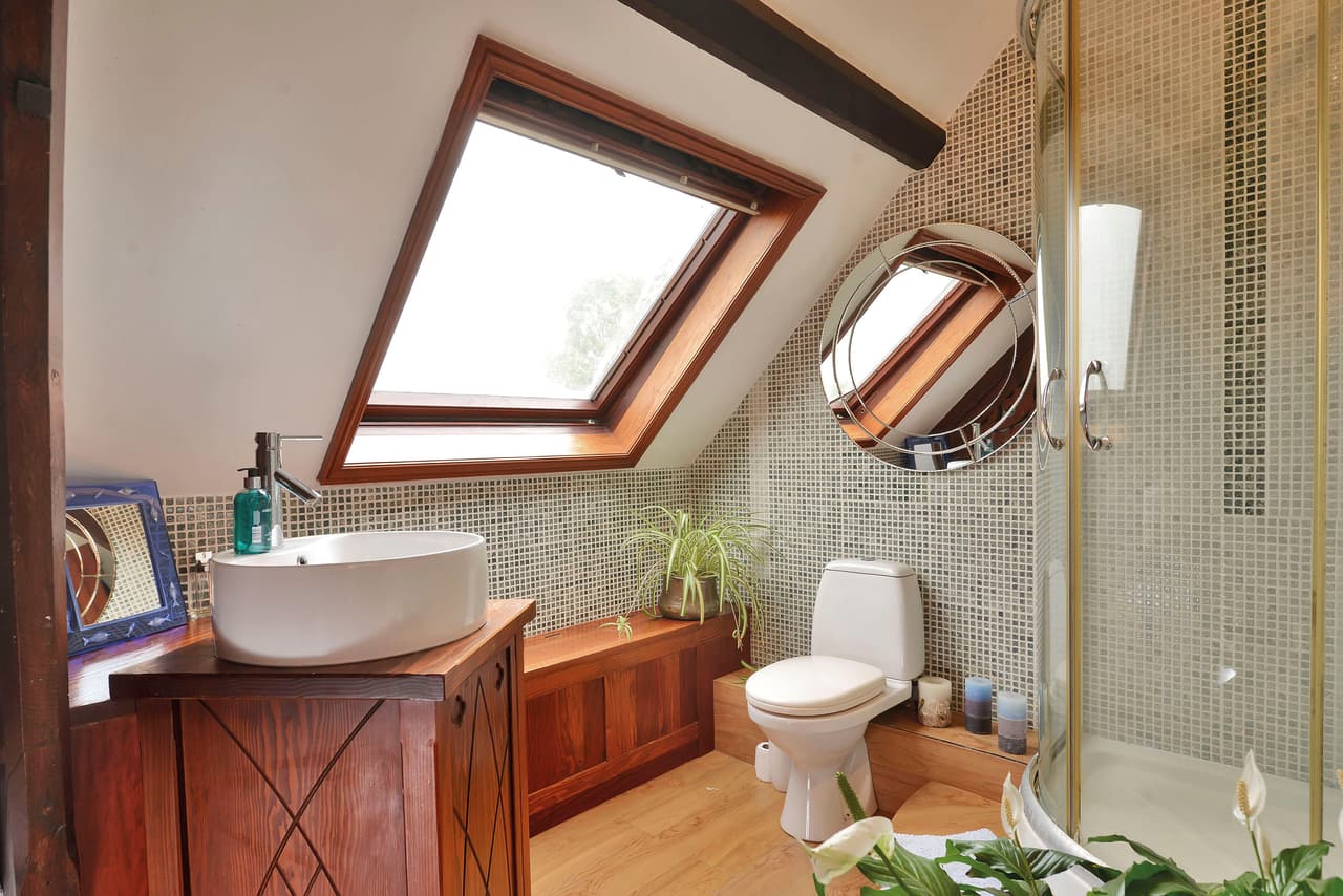 En los baños se pueden apreciar los preciosos cielos.