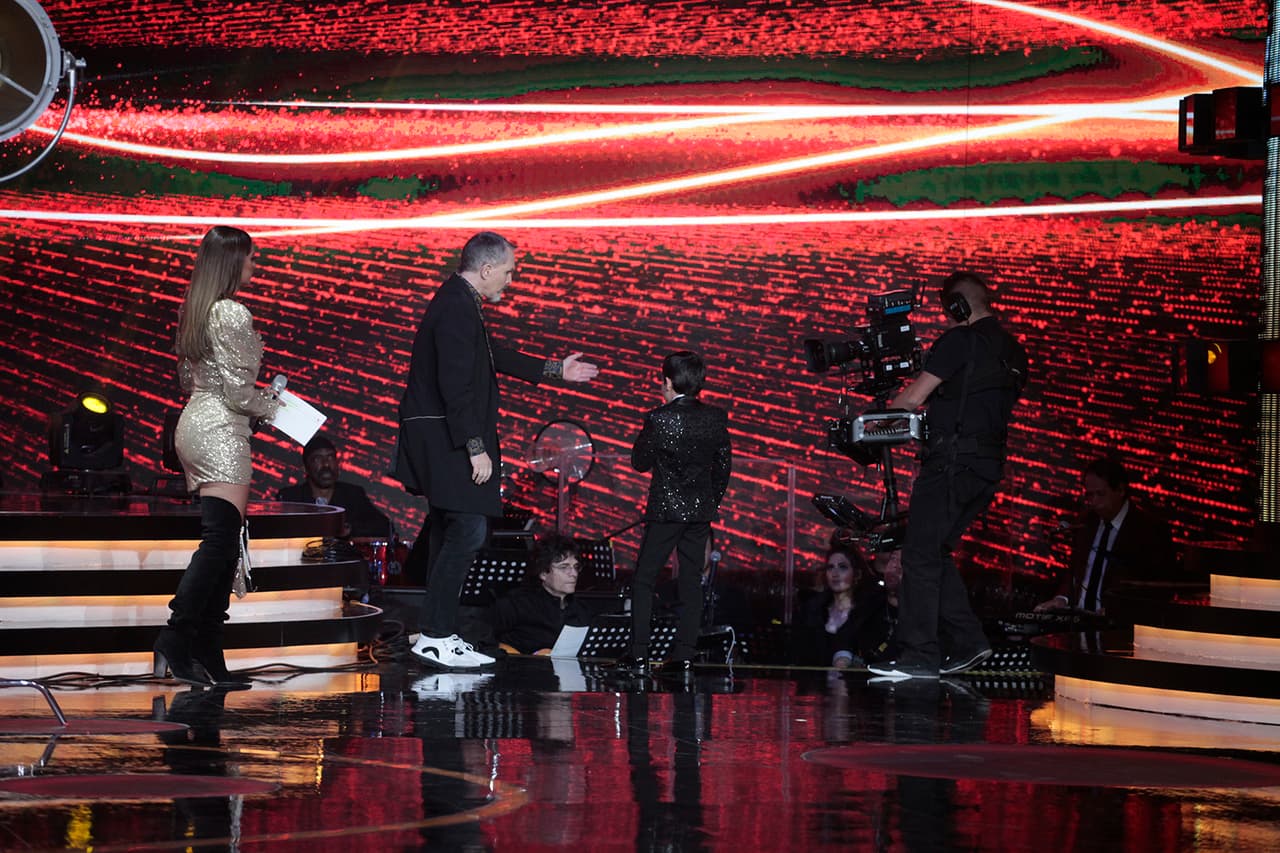 "Maestro, por favor le puede dar el tono exacto a Kevin para que entre en tiempo". En cuestión de segundos, el niño estaba listo y más confiado.