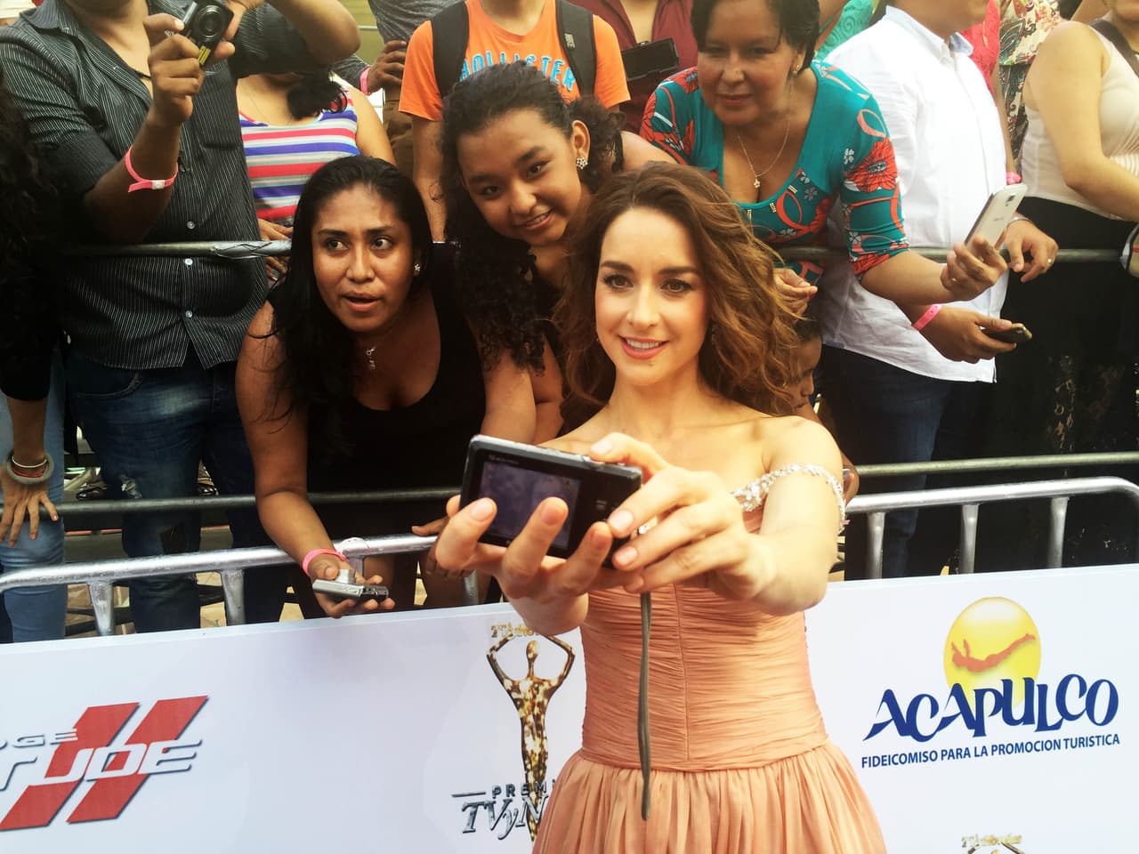 ¡Uyyy! Susana González también se unió a las celebridades que se divirtieron por su paso en los TVyNovelas.