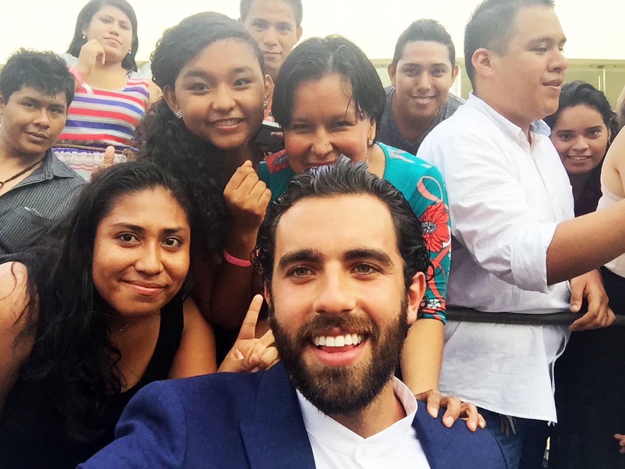 José Pablo Minor no se quedó atrás y deleitó a todas sus fieles seguidoras.