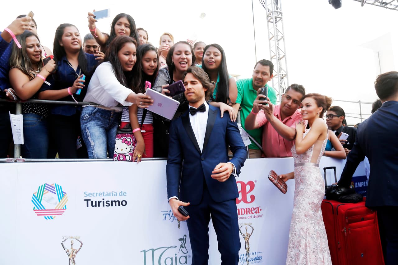 Al desfilar por la alfombra todas sus seguidoras querían tomarse una foto para presumirla en sus redes sociales.