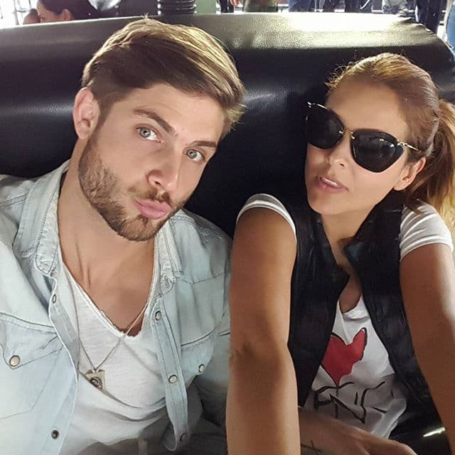 Ellos también son una de las parejas más bonitas, pues ambos desbordan belleza.