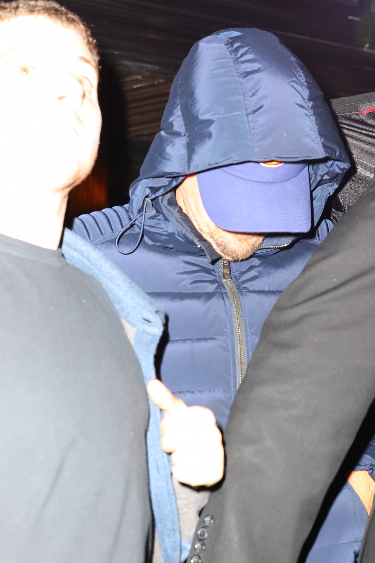 Pero el actor no salió sólo del restaurante.