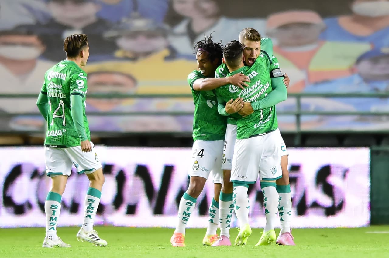 El conjunto Esmeralda sigue consiguiendo puntos y con goles de David Ramírez y Luis Montes, los locales logran remontar y se quedan con los tres puntos en el Nou Camp.