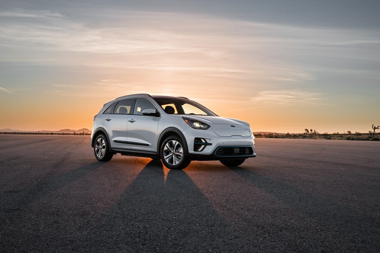 <h3 class="cms-H3-H3"><b>10. Kia Niro Plug-in Hybrid</b></h3>
<br>
<br>
<b>Puntaje: 62/100</b>
<br>
<br>Con un motor 4 cilindros de 1.6 litros, relacionado a un sistema de propulsión eléctrica, y una transmisión automática, el Kia Niro Plug-in Hybrid tiene un consumo de combustible equivalente de 48 mpg en ciudad y 44 mpg en carretera.
<br>