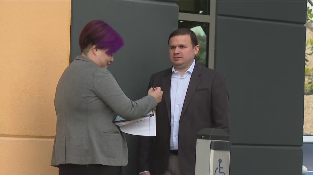 Milenko Faria Esposo de doctora venezolana inmigrante detenida por ICE asiste a corte por su caso de asilo en Mc Allen