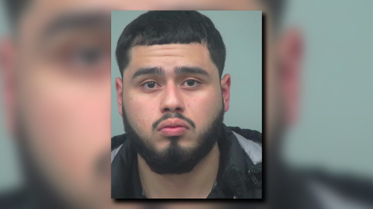 Billy Galvez, de 22 años, de Atlanta, era buscado por las autoridades por cargos de asesinato con malicia y agresión agravada en relación con el homicidio el 5 de julio de Alejandro Ramírez, de 35 años.